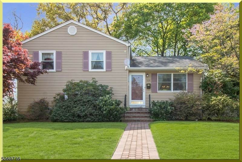 220 Fred Allen Dr - Photo 1