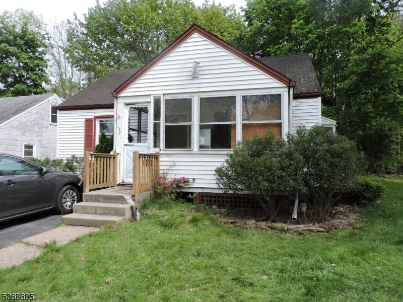 19 Ridgewood Ave - Photo 1
