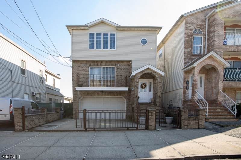 251 2nd St - Photo 1