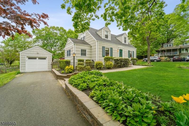 34 Allen St - Photo 1