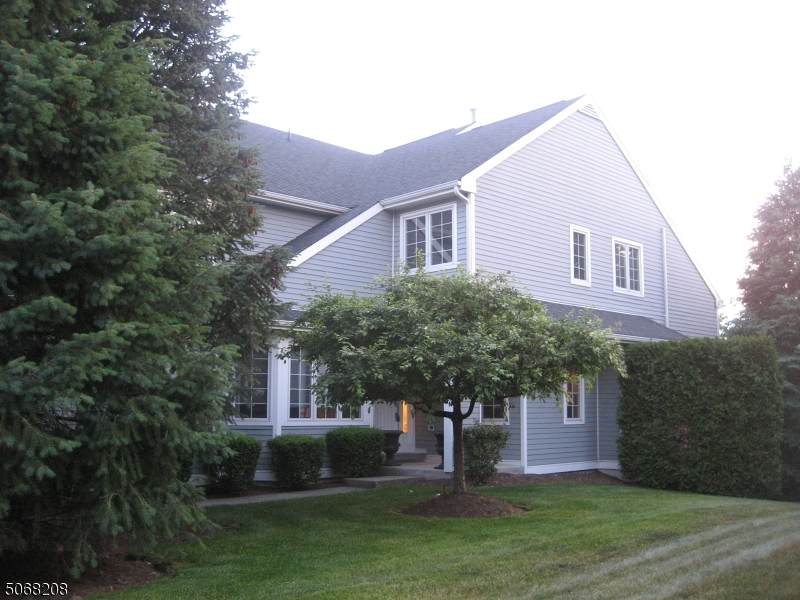 11 Cobblestone Ter - Photo 1
