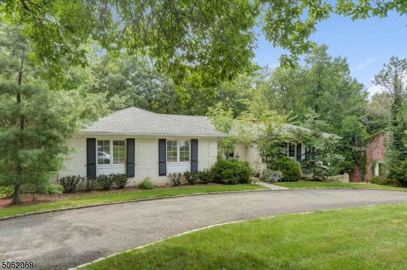 131 Lawrence Dr - Photo 1
