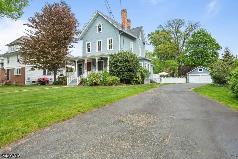 213 Walnut Ave - Photo 1