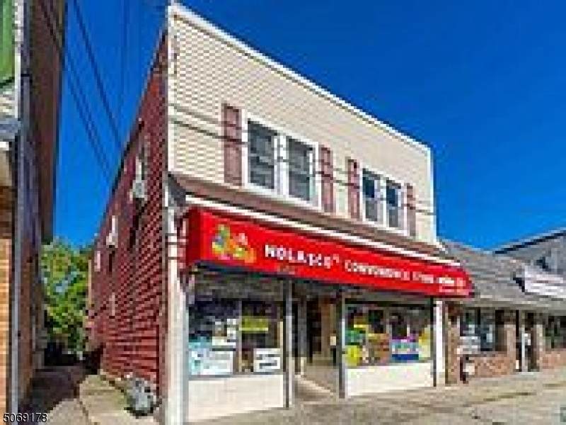 235 Hollywood Ave - Photo 1