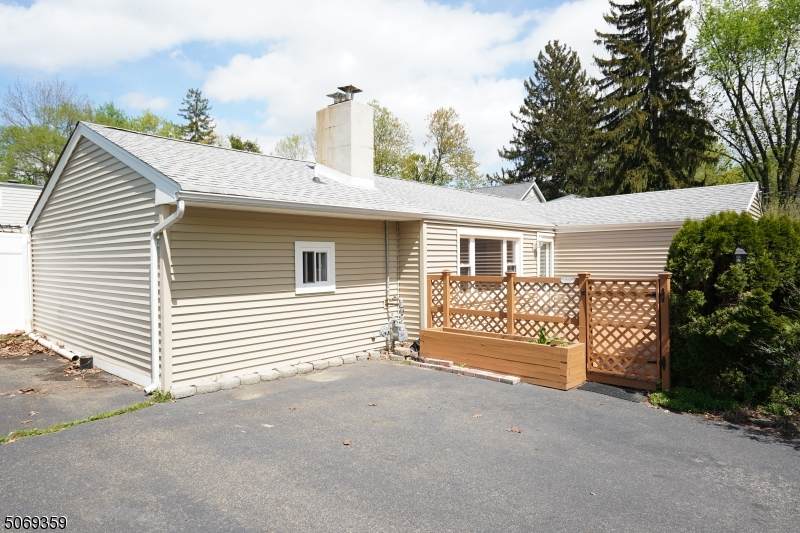 18 Dogwood Dr - Photo 1