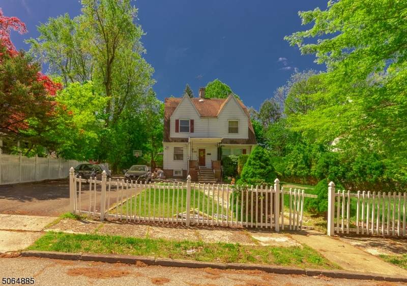 382 Heywood Ave - Photo 1