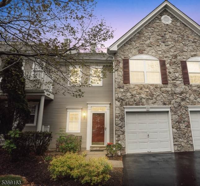 52 Mayflower Dr - Photo 1