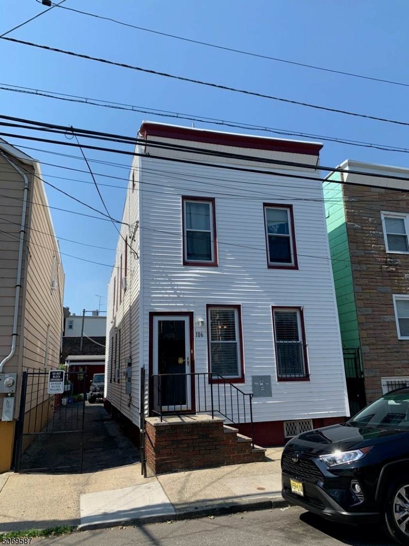 106 Nichols St - Photo 1