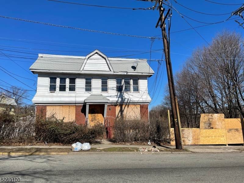 795 Chancellor Ave - Photo 1