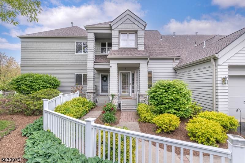 3 Windsor Ct - Photo 1