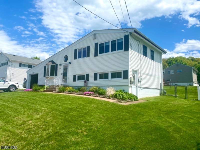 192 Perry St - Photo 1