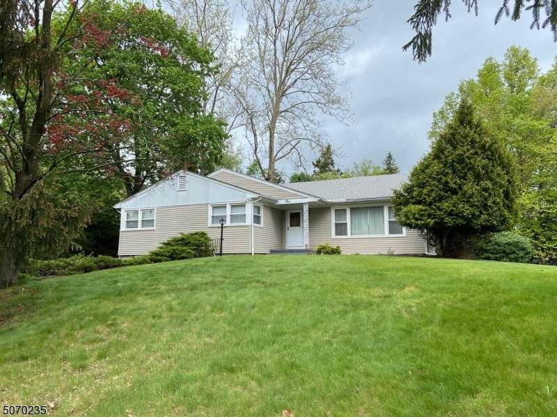 4 Mary Ellen Dr - Photo 1
