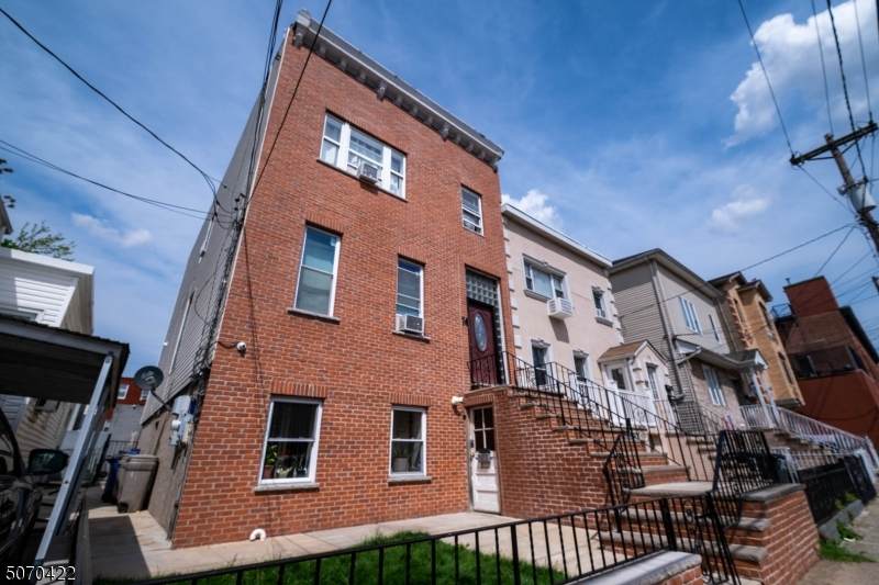 74 Graham St - Photo 1