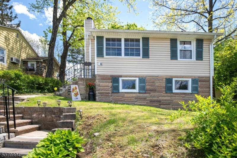 86 Sterling St - Photo 1