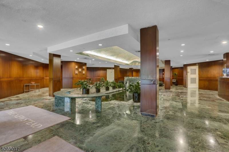 609 South Orange Ave West - Photo 1