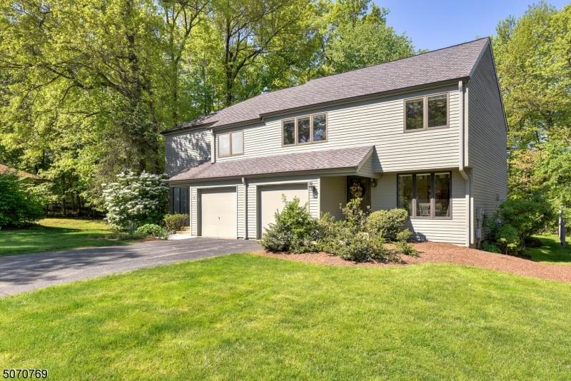 5 Lenape Dr - Photo 1