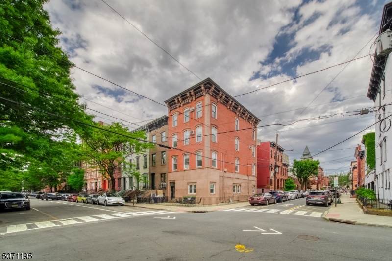 901 Garden St - Photo 1