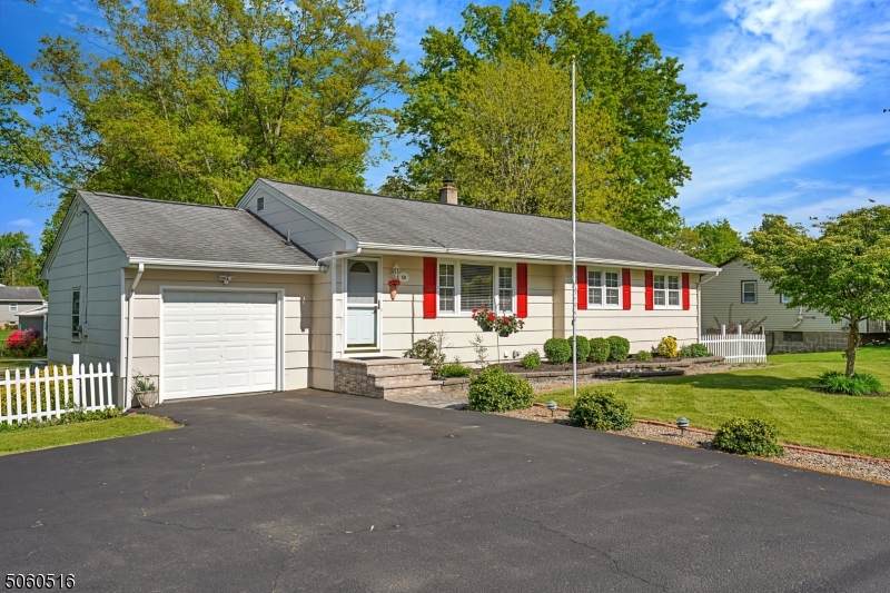 121 Maple St - Photo 1