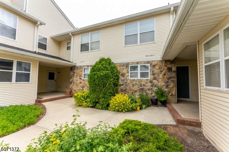 290 Dorset Ct - Photo 1
