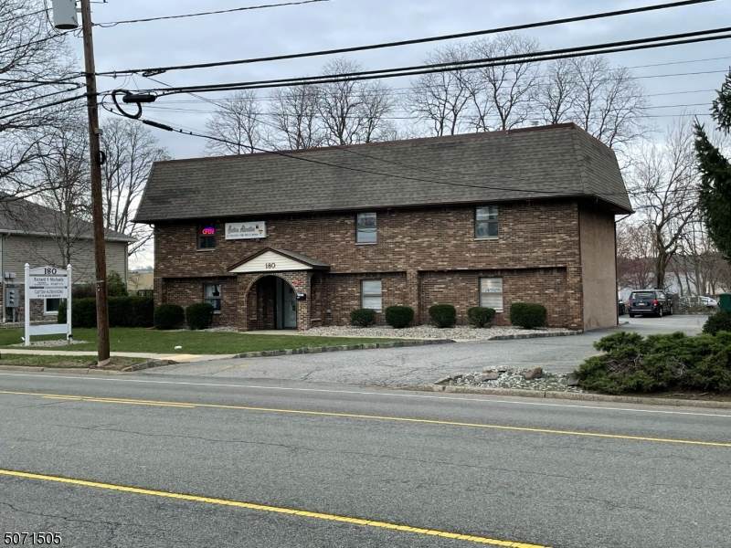 180 Fairfield Rd - Photo 1