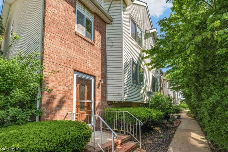 802 Holly Dr - Photo 1