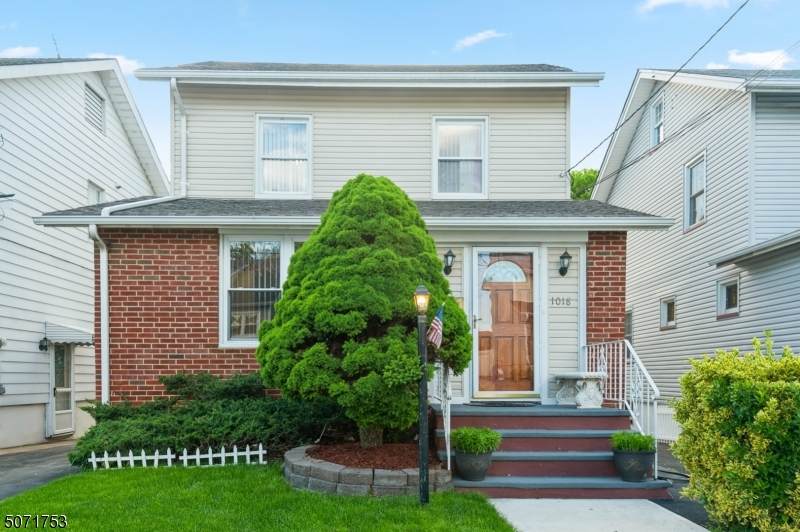 1018 Woolley Ave - Photo 1