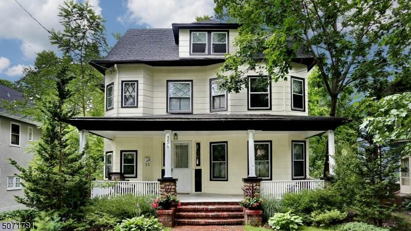 154 Doremus Ave - Photo 1