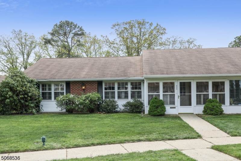 856 Thornhill Ct - Photo 1