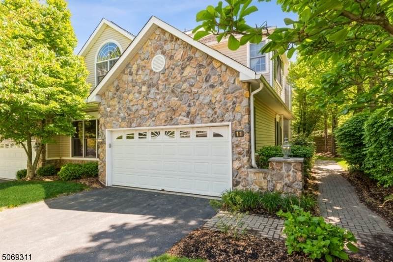 11 Champion Blvd - Photo 1