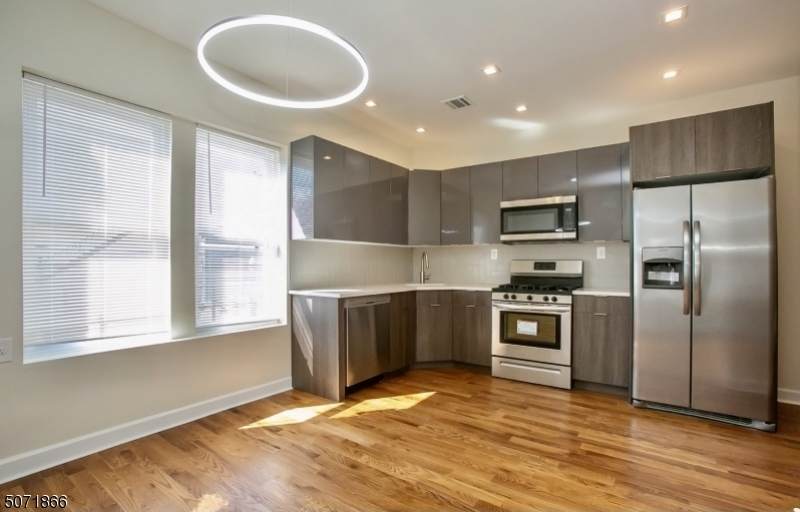 108 Park St - Photo 1
