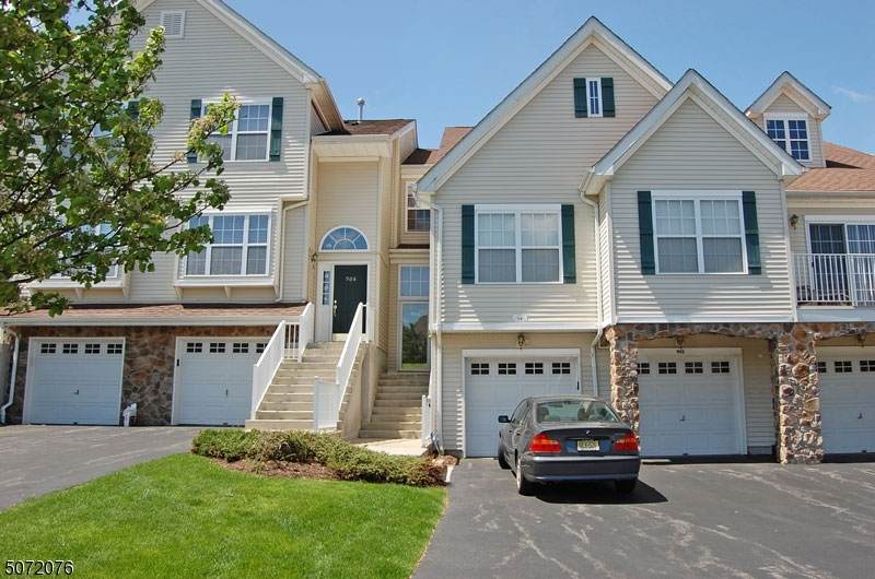 906 Wendover Ct - Photo 1