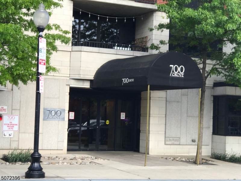 700 Grove St - Photo 1