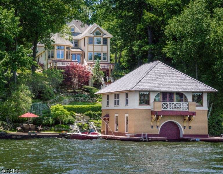 31 Elba Ave - Photo 1