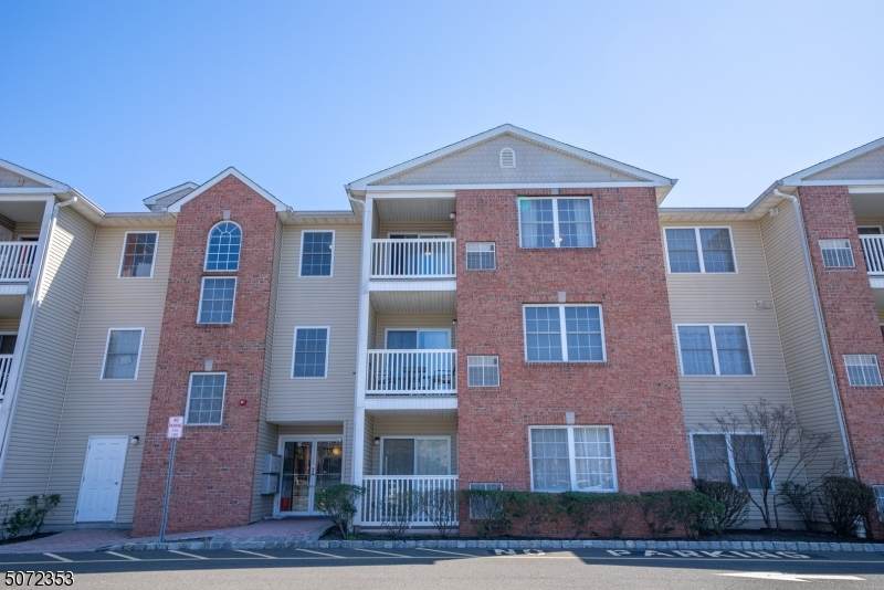 555 Grant St - Photo 1