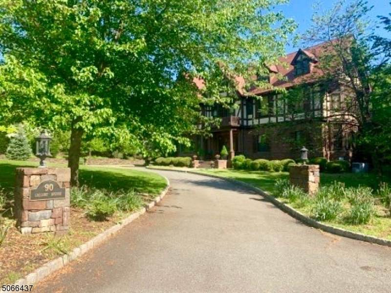 90 Gregory Ave - Photo 1