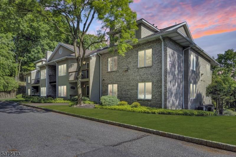 1 Parkside Ter - Photo 1