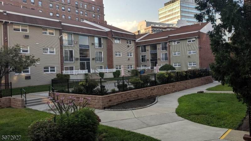 140 Ward St - Photo 1