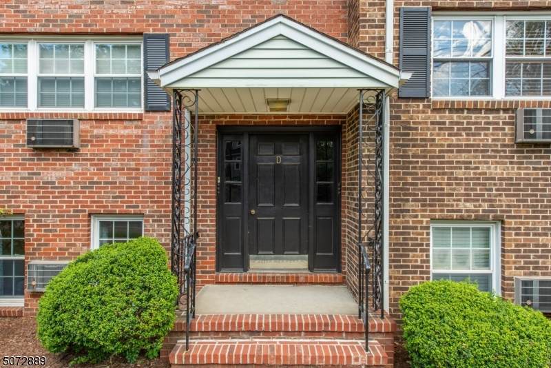 355 Broad St - Photo 1