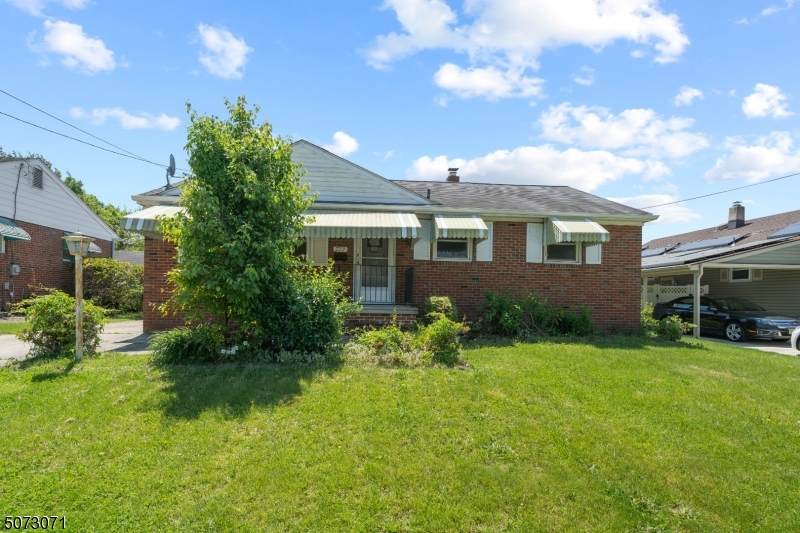 722 Jackson Ave - Photo 1