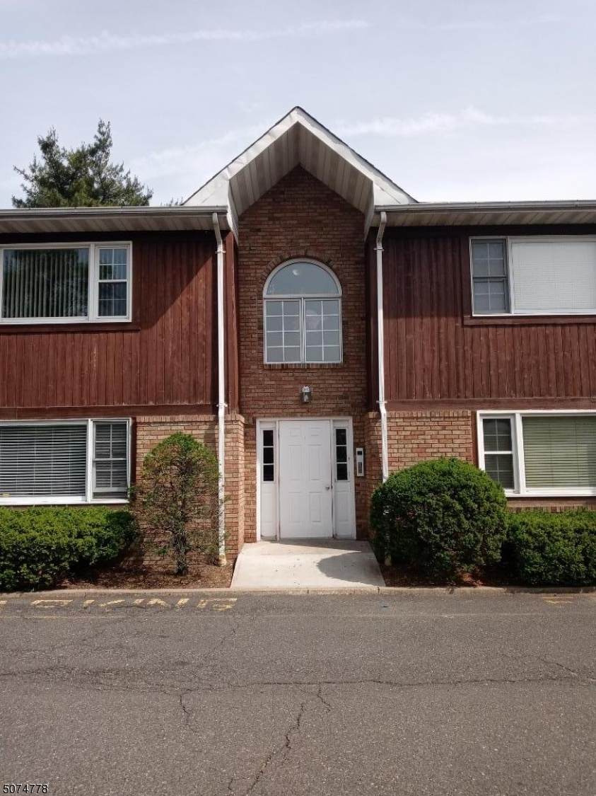 130 Sherwood Ave - Photo 1