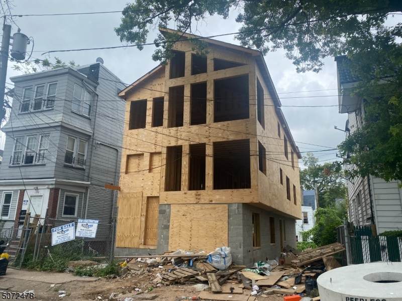 111 Chelsea Avenue - Photo 1