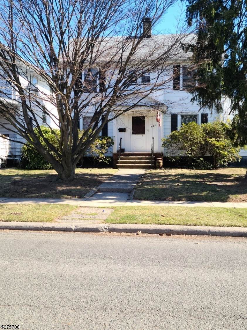 923 Pierpont St - Photo 1