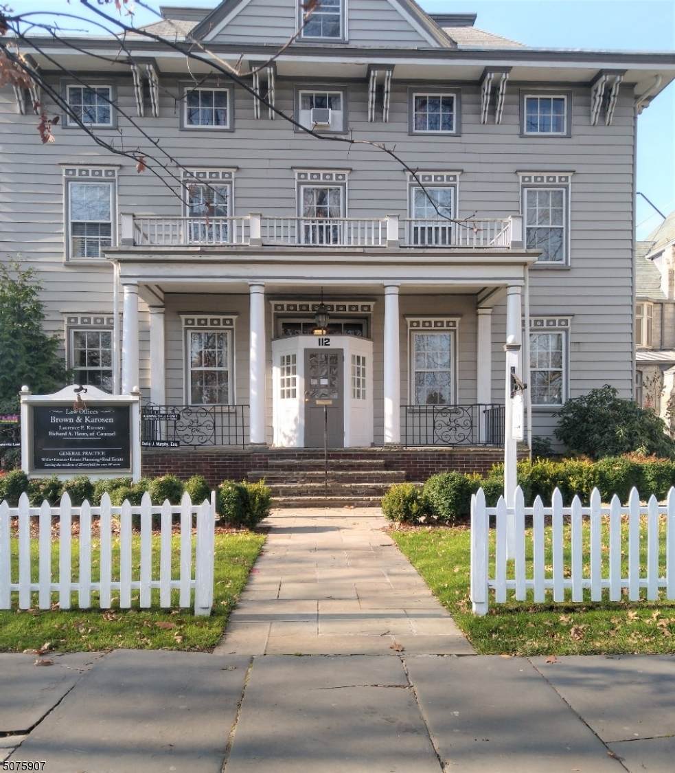 112 Broad St - Photo 1