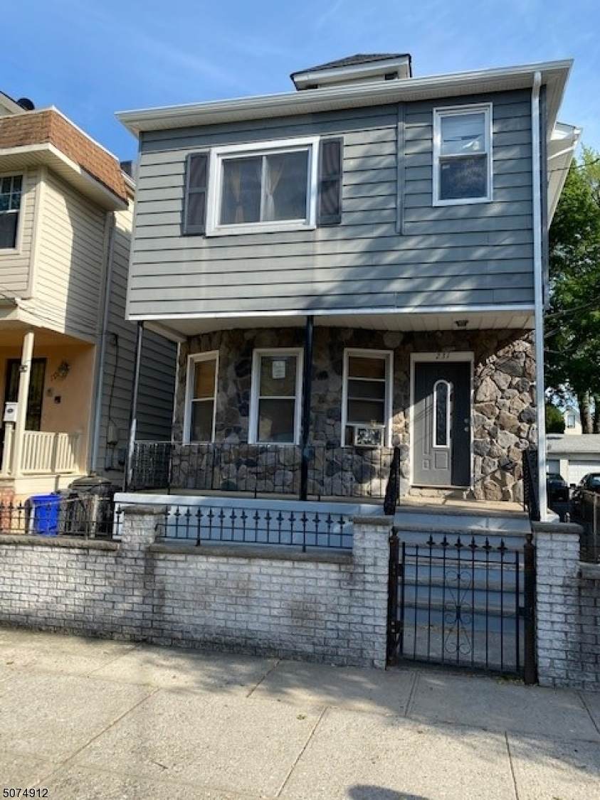 229 Burgess Pl - Photo 1