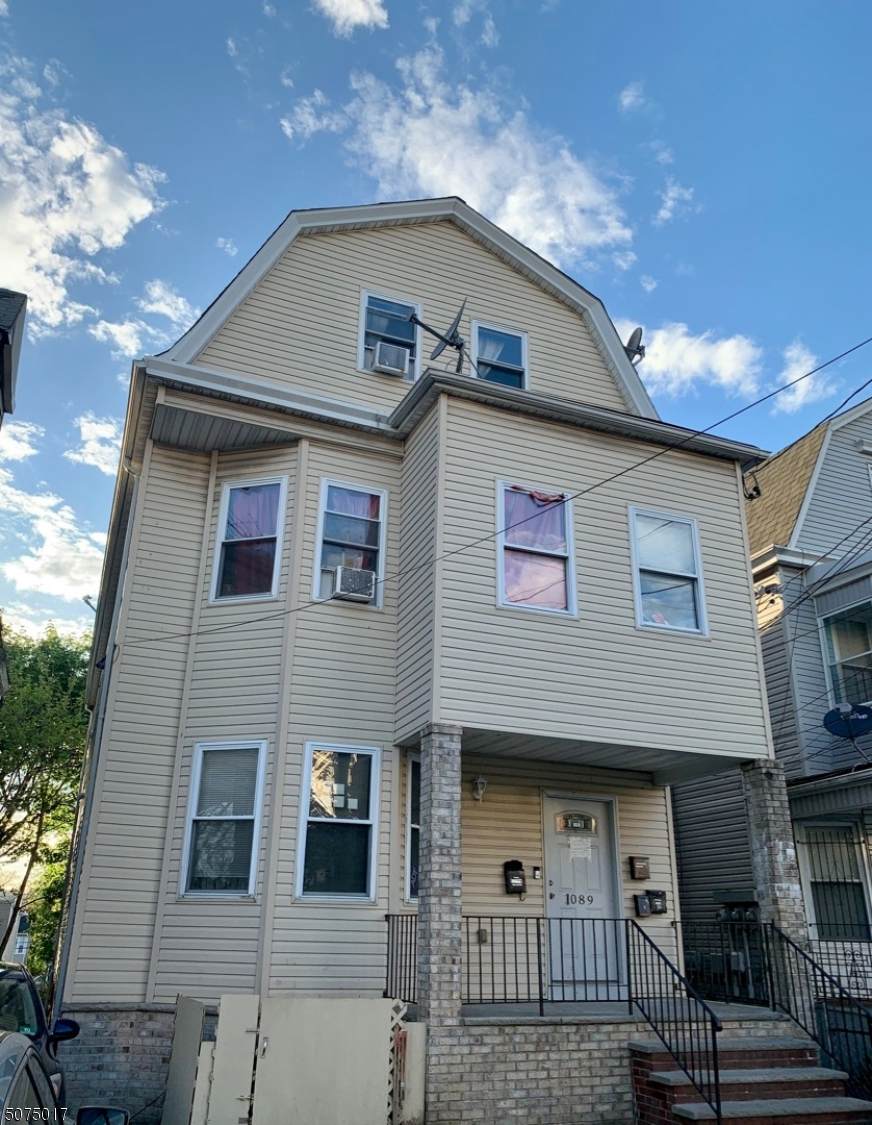 1089 Grove St - Photo 1