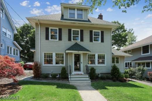 6 Girard Pl - Photo 1