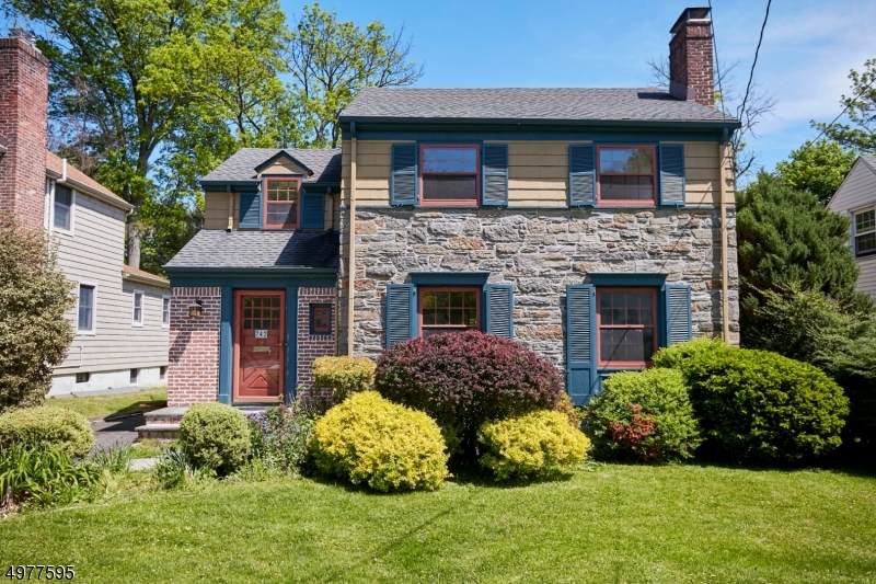 742 Ridgewood Rd - Photo 1