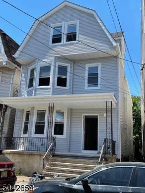 607 20TH ST - Photo 1