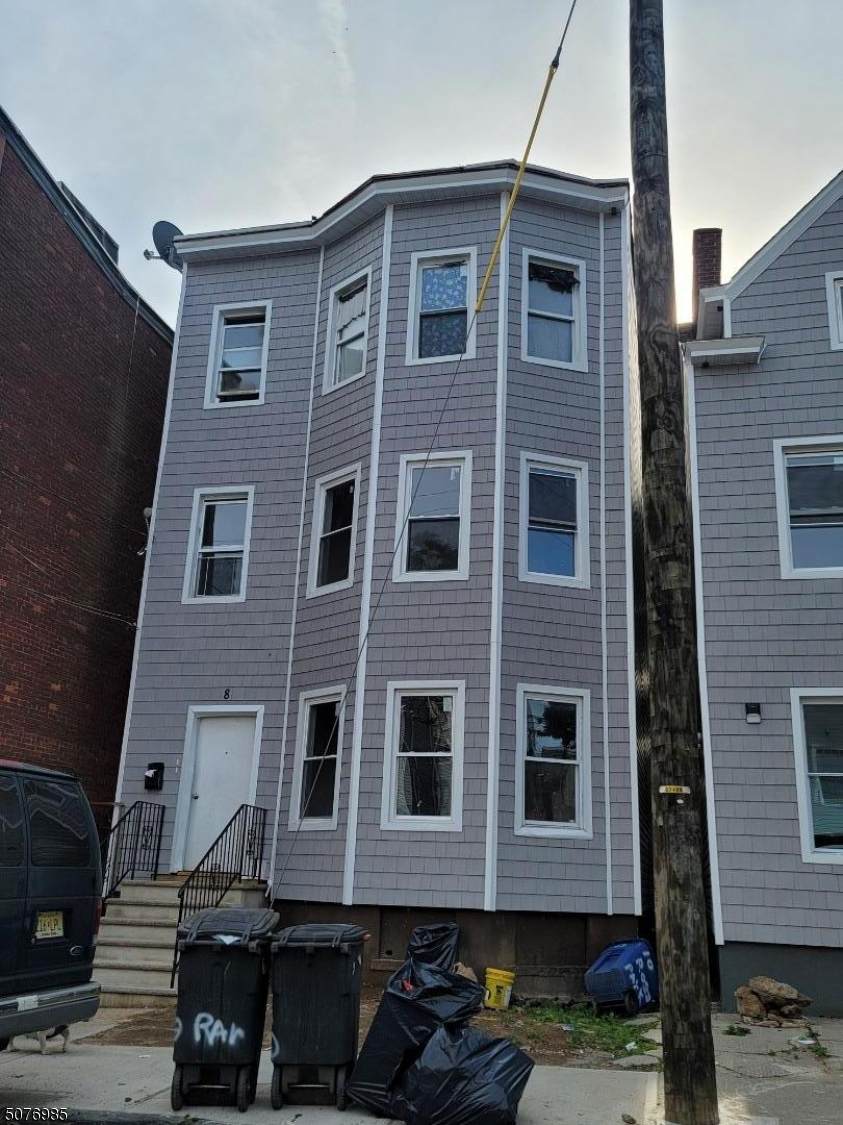 8 Graham Ave - Photo 1