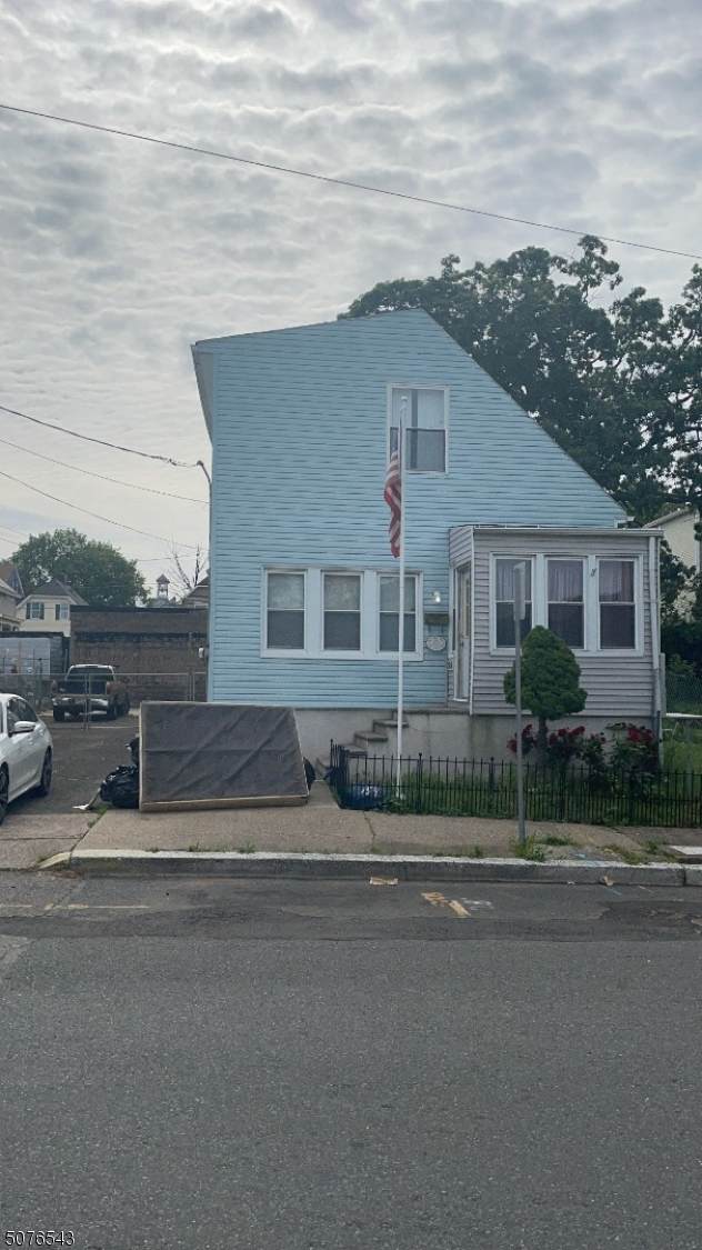 157 Lewis St - Photo 1